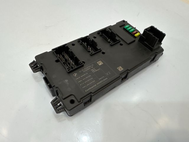 bontott BMW 3 F30-F35 Biztosítéktábla Csomagtér