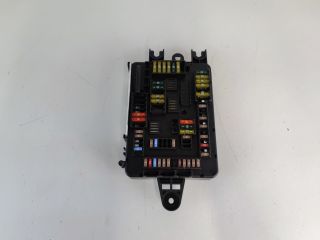 bontott BMW 3 F30-F35 Biztosítéktábla Csomagtér