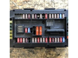 bontott BMW 3 F30-F35 Biztosítéktábla Doboz