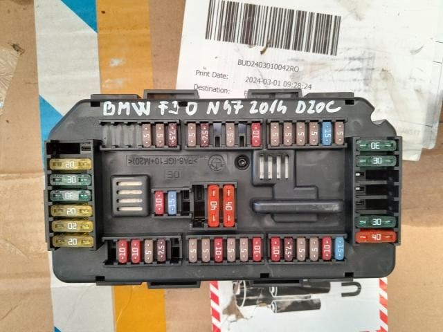 bontott BMW 3 F30-F35 Biztosítéktábla Fedél