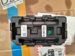 bontott BMW 3 F30-F35 Biztosítéktábla Fedél