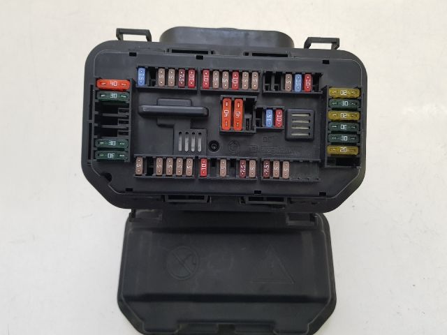 bontott BMW 3 F30-F35 Biztosítéktábla Motortér