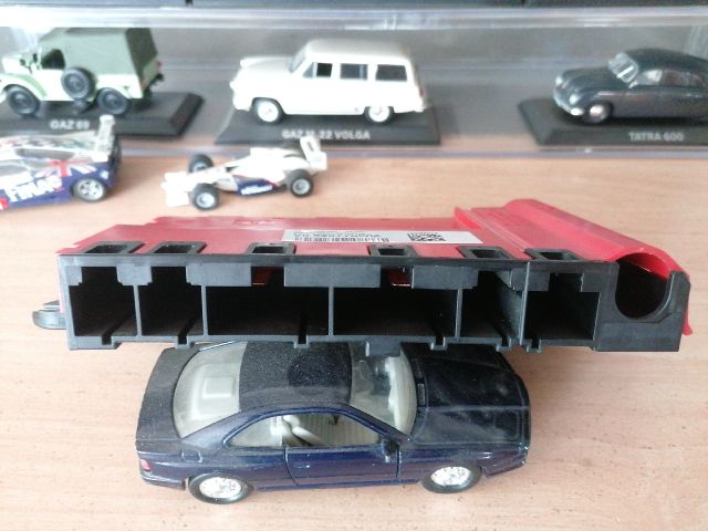 bontott BMW 3 F30-F35 Biztosítéktábla Motortér