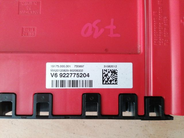 bontott BMW 3 F30-F35 Biztosítéktábla Motortér