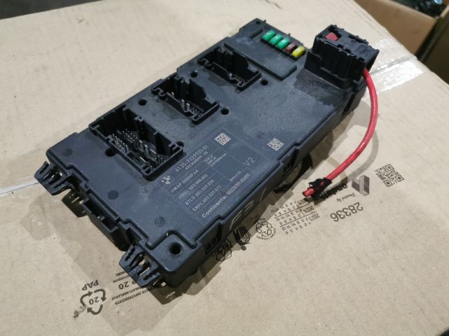 bontott BMW 3 F30-F35 Biztosítéktábla Utastér