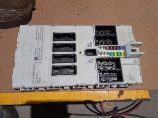 bontott BMW 3 F30-F35 Biztosítéktábla Utastér