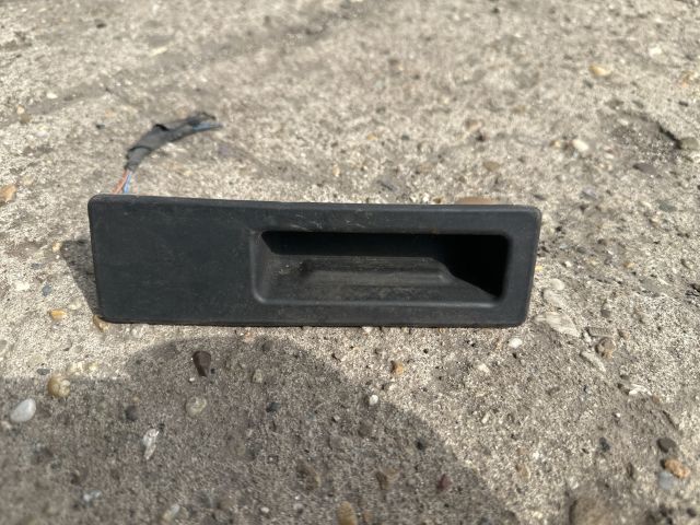 bontott BMW 3 F30-F35 Csomagtér Nyitó Kar / Gomb