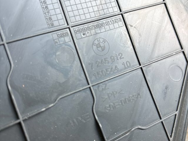 bontott BMW 3 F30-F35 Csomagtérajtó Burkolat Alsó