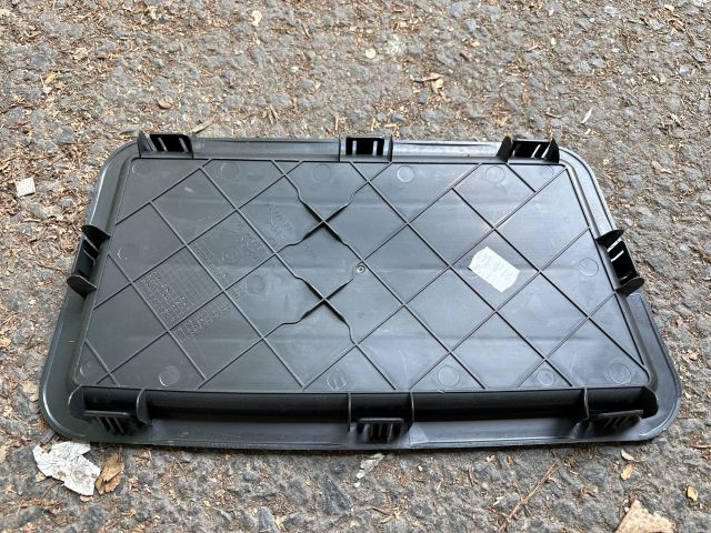 bontott BMW 3 F30-F35 Csomagtérajtó Burkolat Alsó