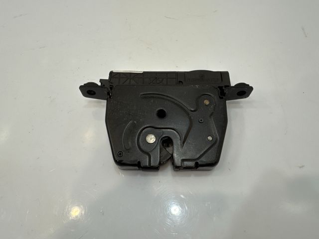 bontott BMW 3 F30-F35 Csomagtérajtó Zárszerkezet