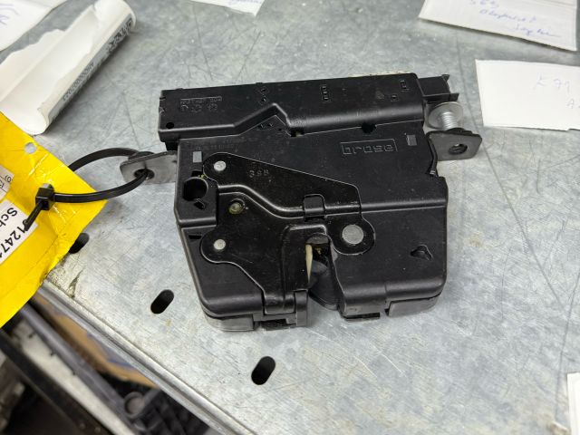 bontott BMW 3 F30-F35 Csomagtérajtó Zárszerkezet