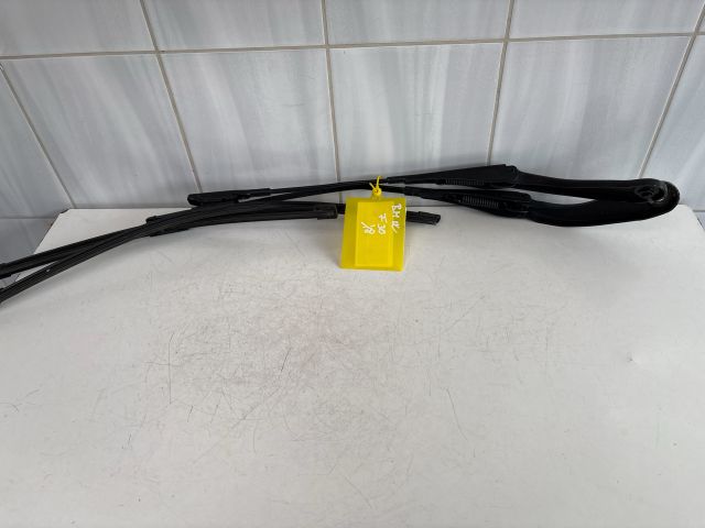 bontott BMW 3 F30-F35 Első Ablaktörlő Kar