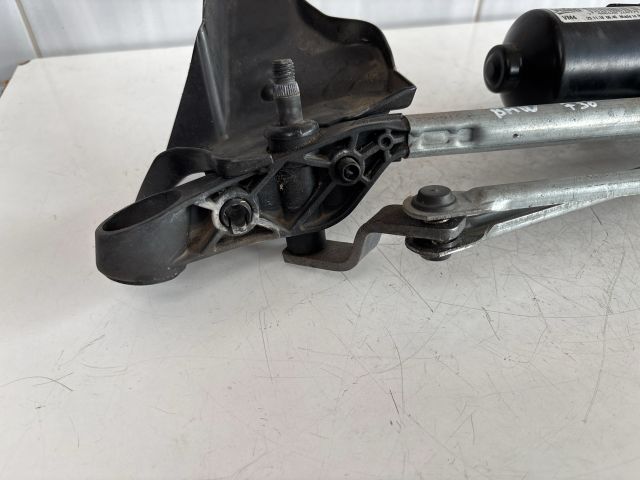 bontott BMW 3 F30-F35 Első Ablaktörlő Szerkezet Motorral