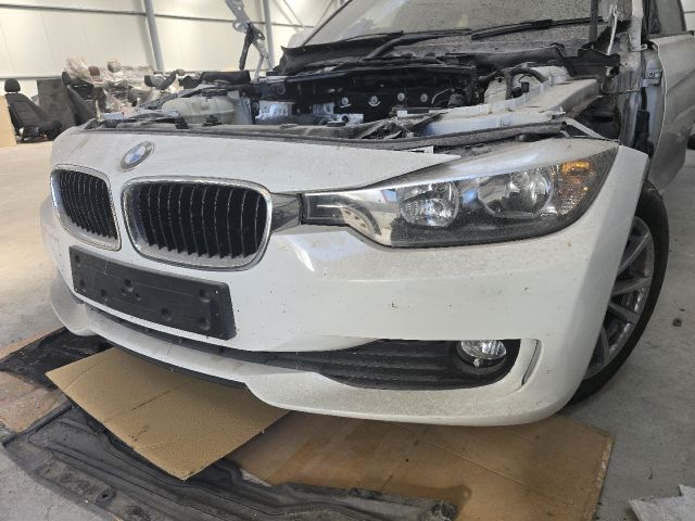 bontott BMW 3 F30-F35 Első Lökhárító (Részeivel)