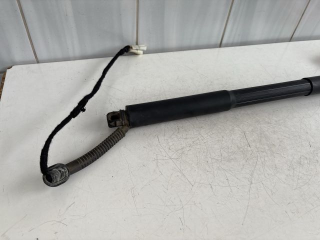 bontott BMW 3 F30-F35 Gázrugós Kitámasztó Teleszkóp Csomagtérajtó Jobb