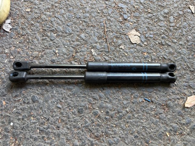 bontott BMW 3 F30-F35 Gázrugós Kitámasztó Teleszkóp Motorháztető