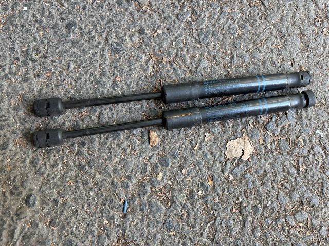 bontott BMW 3 F30-F35 Gázrugós Kitámasztó Teleszkóp Motorháztető