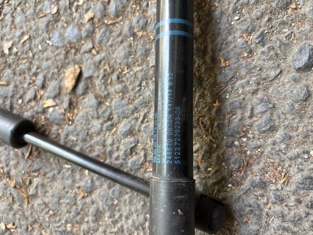 bontott BMW 3 F30-F35 Gázrugós Kitámasztó Teleszkóp Motorháztető