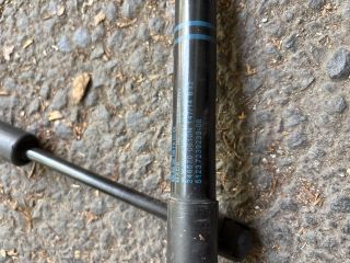 bontott BMW 3 F30-F35 Gázrugós Kitámasztó Teleszkóp Motorháztető