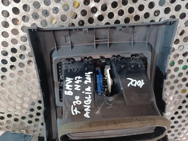 bontott BMW 3 F30-F35 Hátsó középső Szellőző