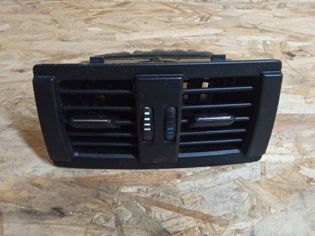 bontott BMW 3 F30-F35 Hátsó középső Szellőző