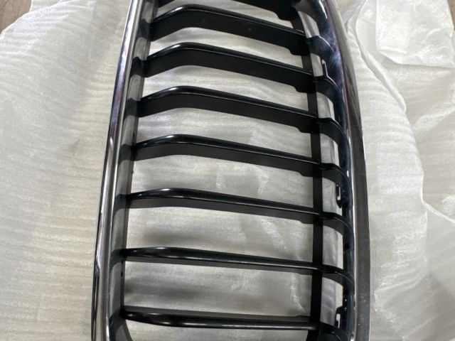 bontott BMW 3 F30-F35 Hűtőrács