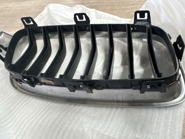 bontott BMW 3 F30-F35 Hűtőrács