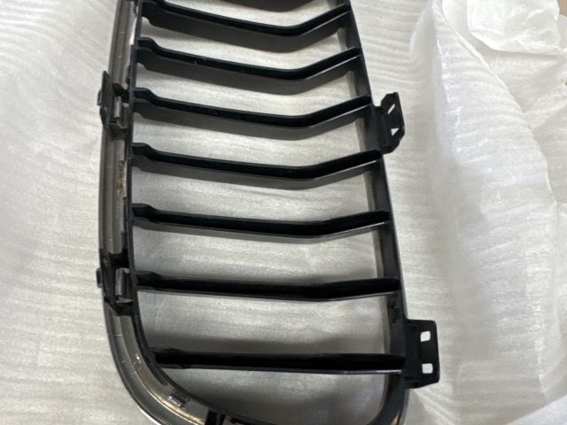 bontott BMW 3 F30-F35 Hűtőrács