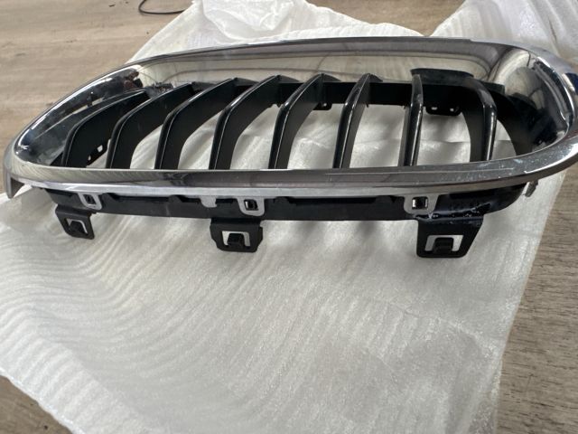 bontott BMW 3 F30-F35 Hűtőrács