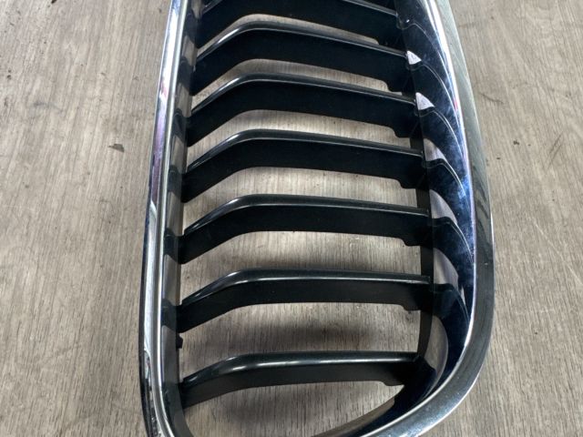 bontott BMW 3 F30-F35 Hűtőrács