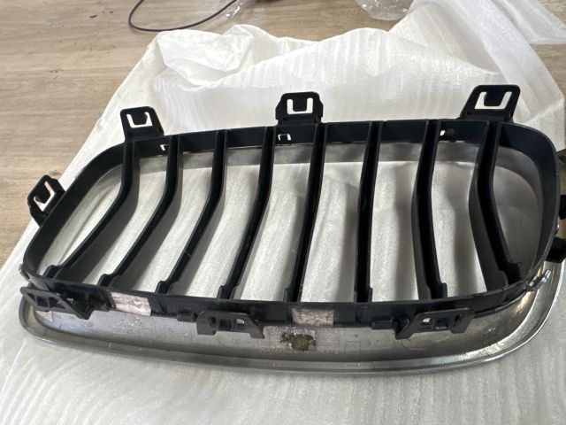 bontott BMW 3 F30-F35 Hűtőrács