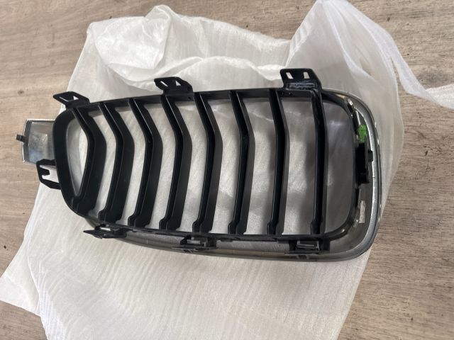 bontott BMW 3 F30-F35 Hűtőrács