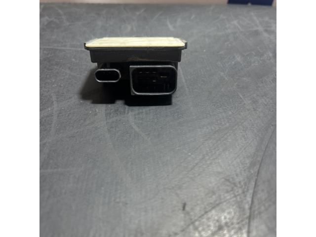 bontott BMW 3 F30-F35 Izzító Relé