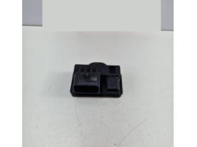 bontott BMW 3 F30-F35 Izzító Relé