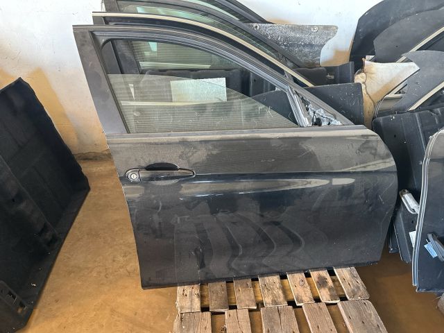 bontott BMW 3 F30-F35 Jobb első Ajtó (Részeivel)