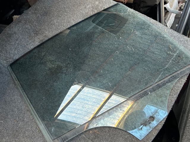 bontott BMW 3 F30-F35 Jobb hátsó Fixüveg (Ajtóban)