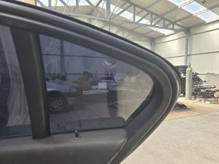 bontott BMW 3 F30-F35 Jobb hátsó Fixüveg (Ajtóban)