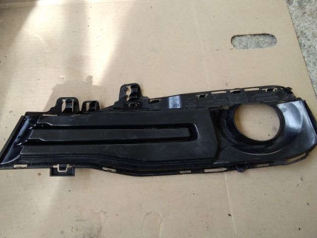 bontott BMW 3 F30-F35 Jobb Ködlámpa Rács