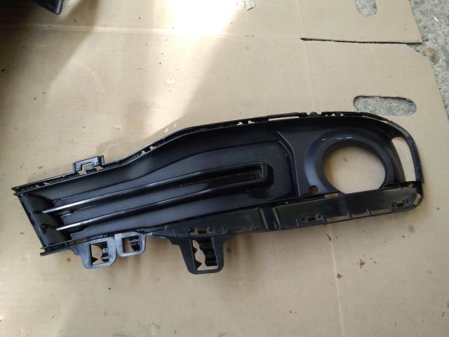 bontott BMW 3 F30-F35 Jobb Ködlámpa Rács