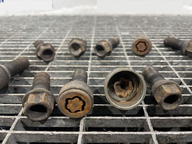 bontott BMW 3 F30-F35 Kerék Csavar Szett