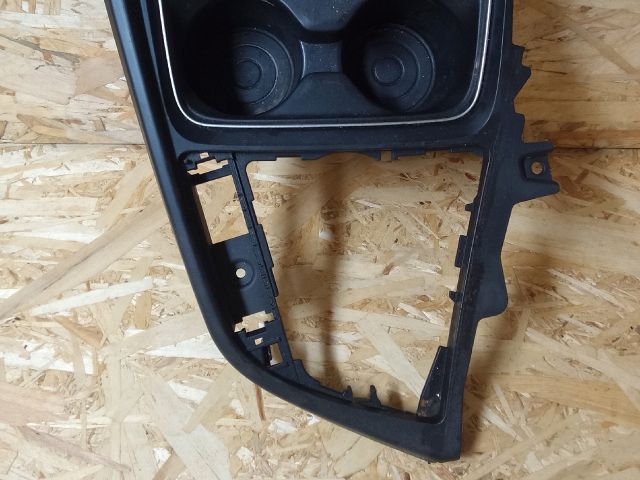 bontott BMW 3 F30-F35 Középkonzol Keret