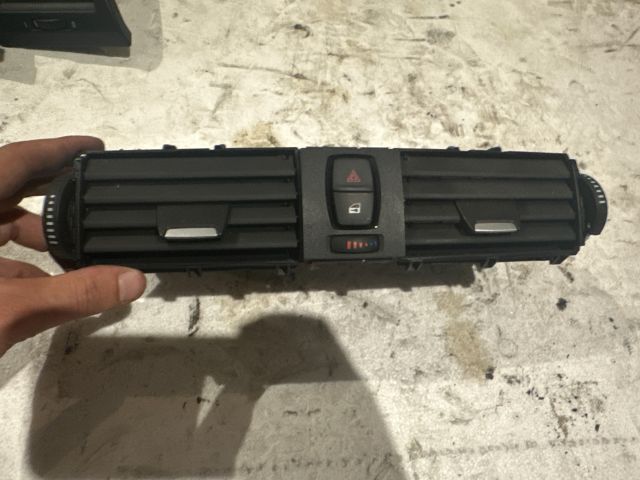 bontott BMW 3 F30-F35 Középső Szellőző