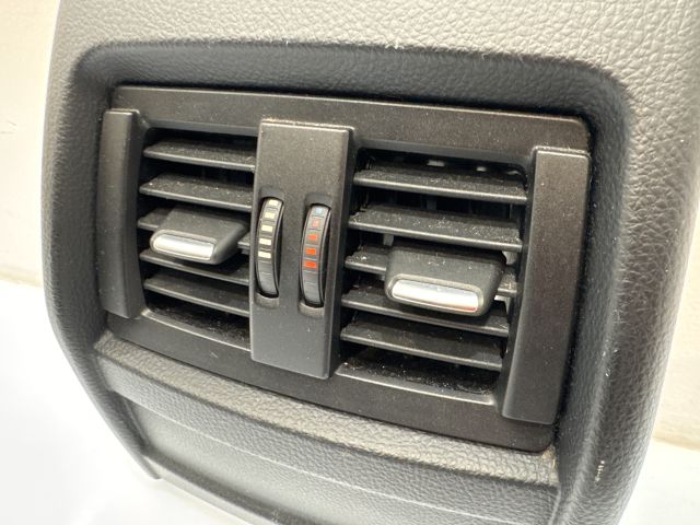 bontott BMW 3 F30-F35 Középső Szellőző