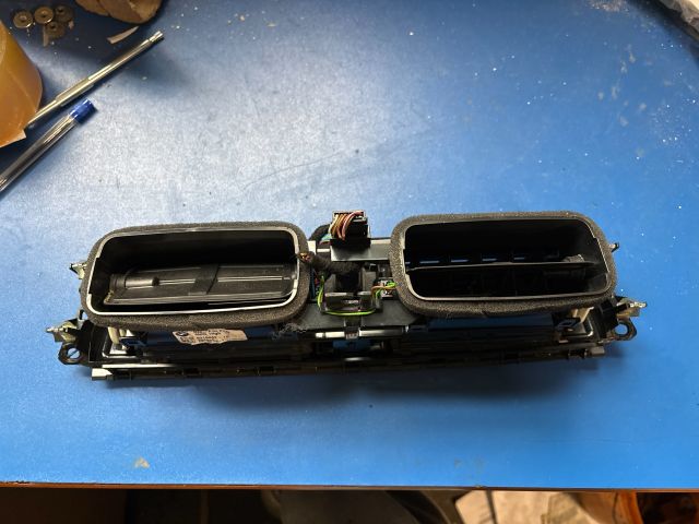 bontott BMW 3 F30-F35 Középső Szellőző