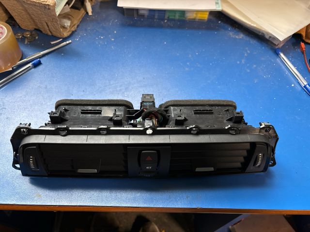 bontott BMW 3 F30-F35 Középső Szellőző