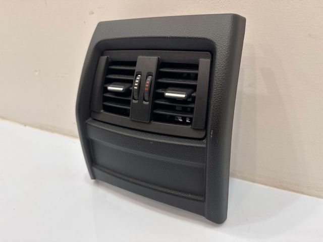 bontott BMW 3 F30-F35 Középső Szellőző