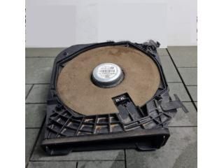 bontott BMW 3 F30-F35 Mélynyomó Hangszóró