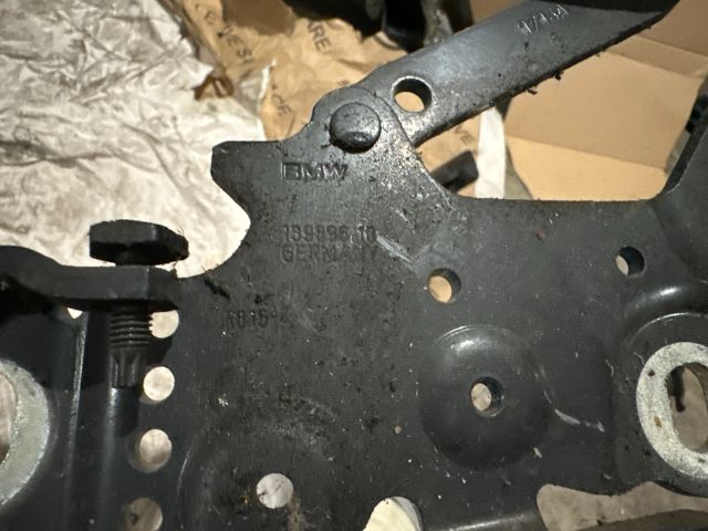 bontott BMW 3 F30-F35 Motorháztető Jobb Zsanér