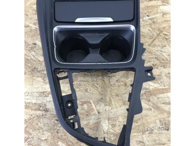 bontott BMW 3 F30-F35 Pohártartó