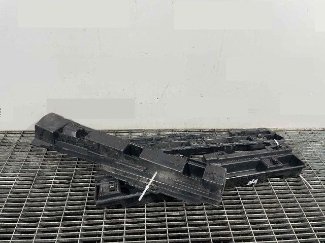 bontott BMW 3 F30-F35 Tartó Bak